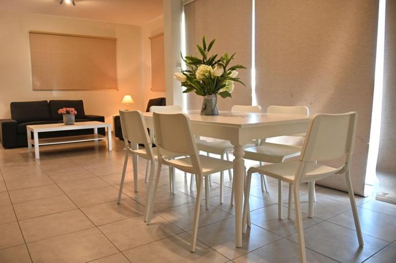 Edessis Beach House Лімасол Екстер'єр фото